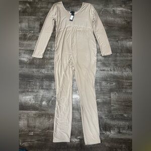 PrettyLittleThing Maternity Slinky Jumpsuit Size 16 NWT